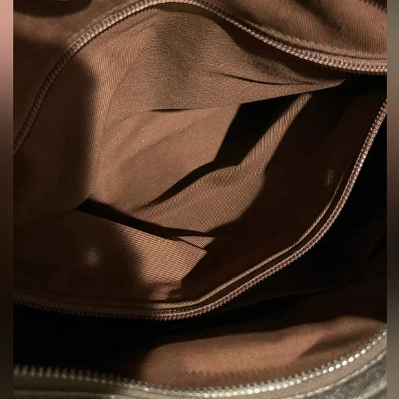 Salvatore Ferragamo Shoulder Bag in Metallic Gold - Picture 9 of 12